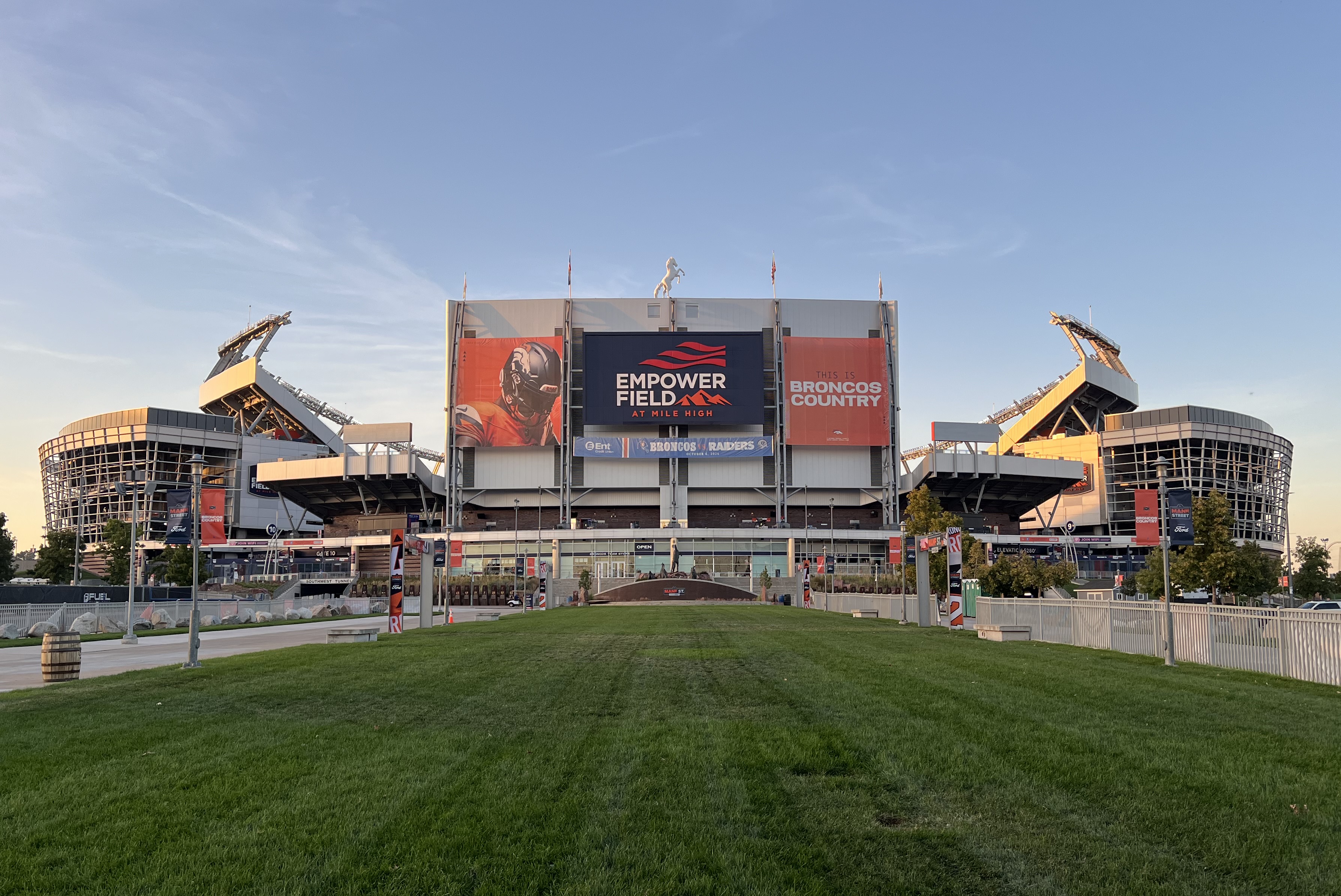 Denver Broncos vs Las Vegas Raiders